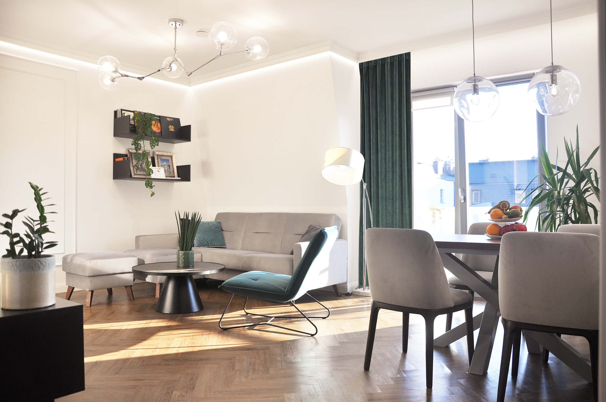 1 wersalka w stołowym