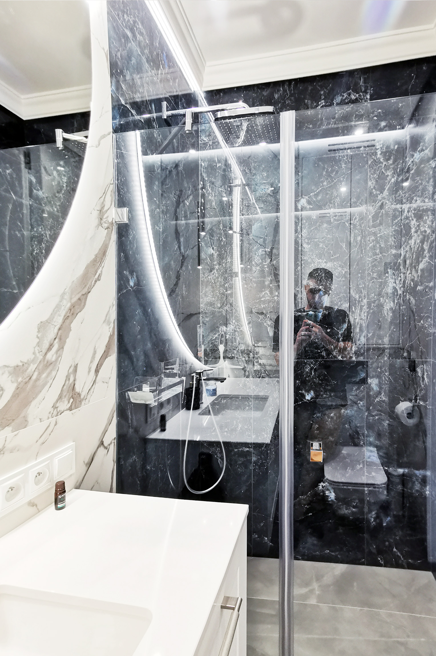 13a łazienka z kabiną prysznicową