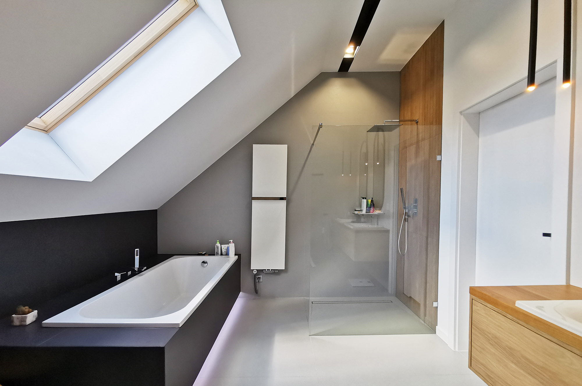 3a łazienka ze skośnym dachem