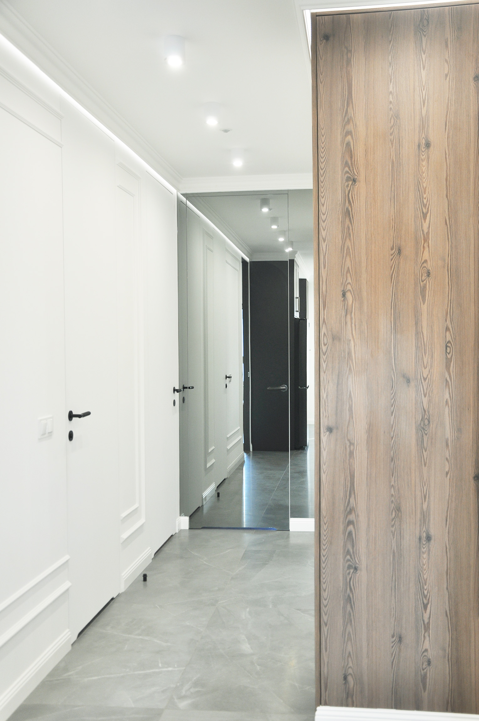 5 przedpokój z lustrem