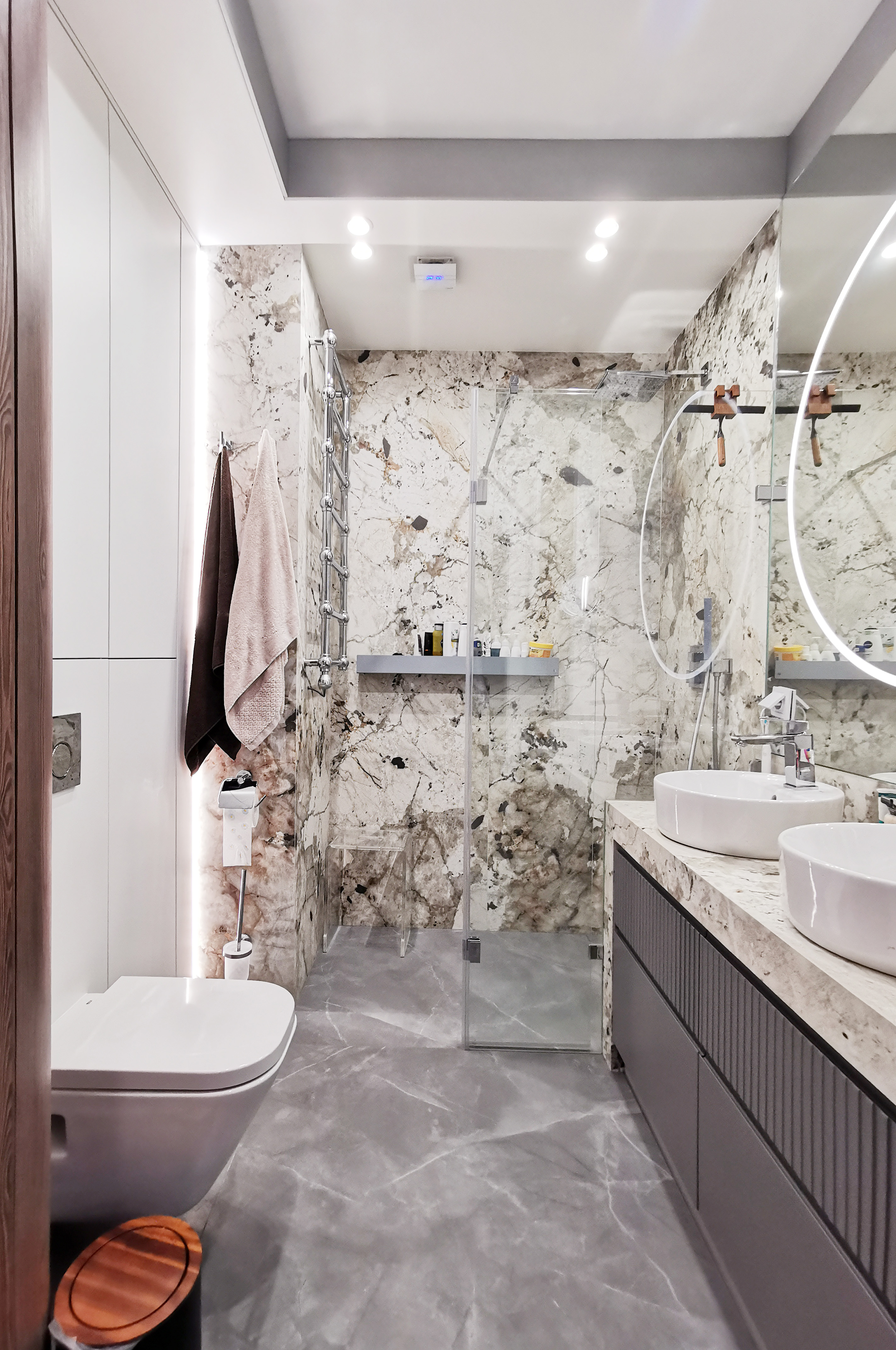 Łazienka 22 Łazienka z dwoma umywalkami