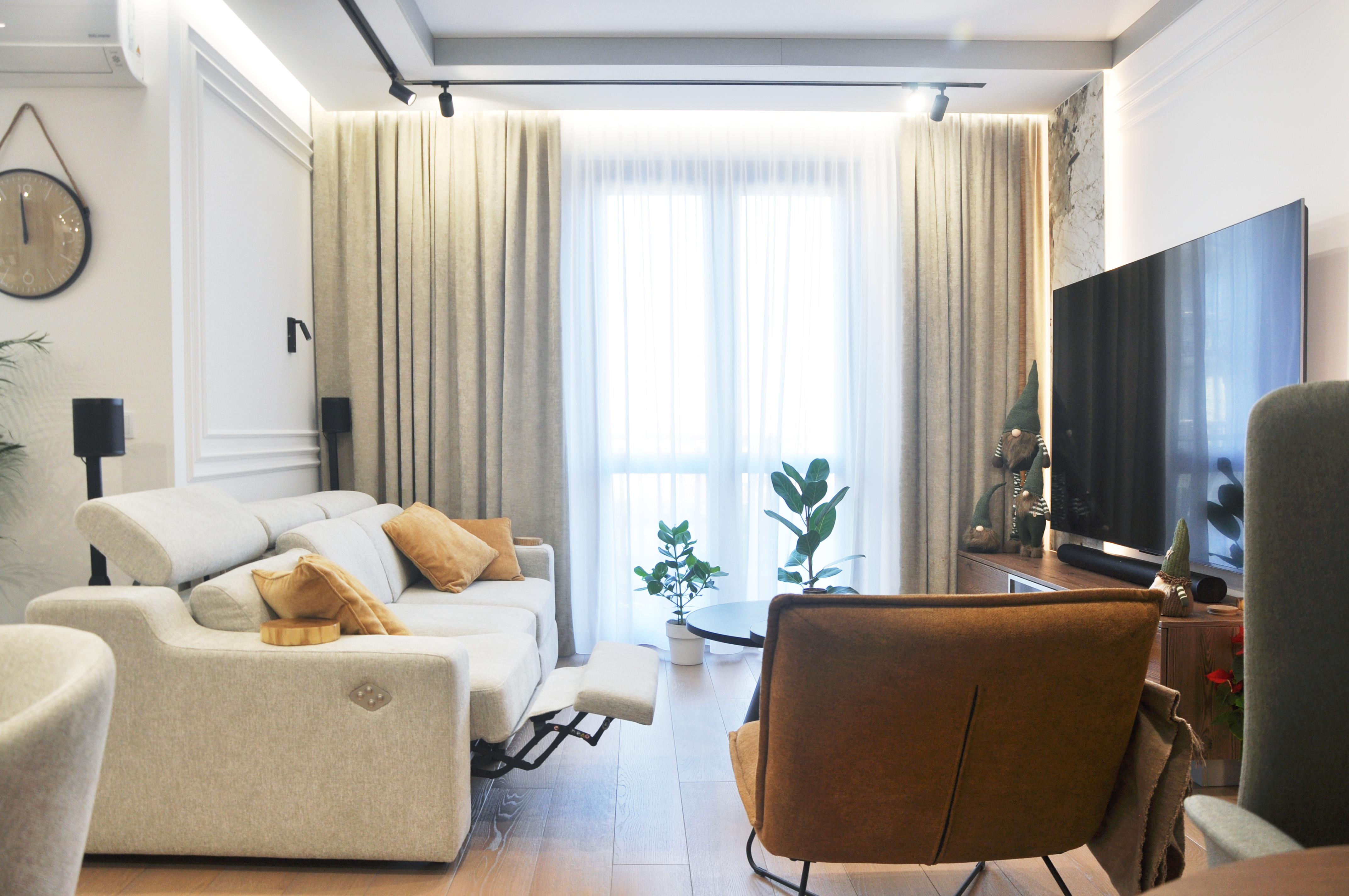 Wypoczynek 4 Pokój wypoczynkowy z kanapą