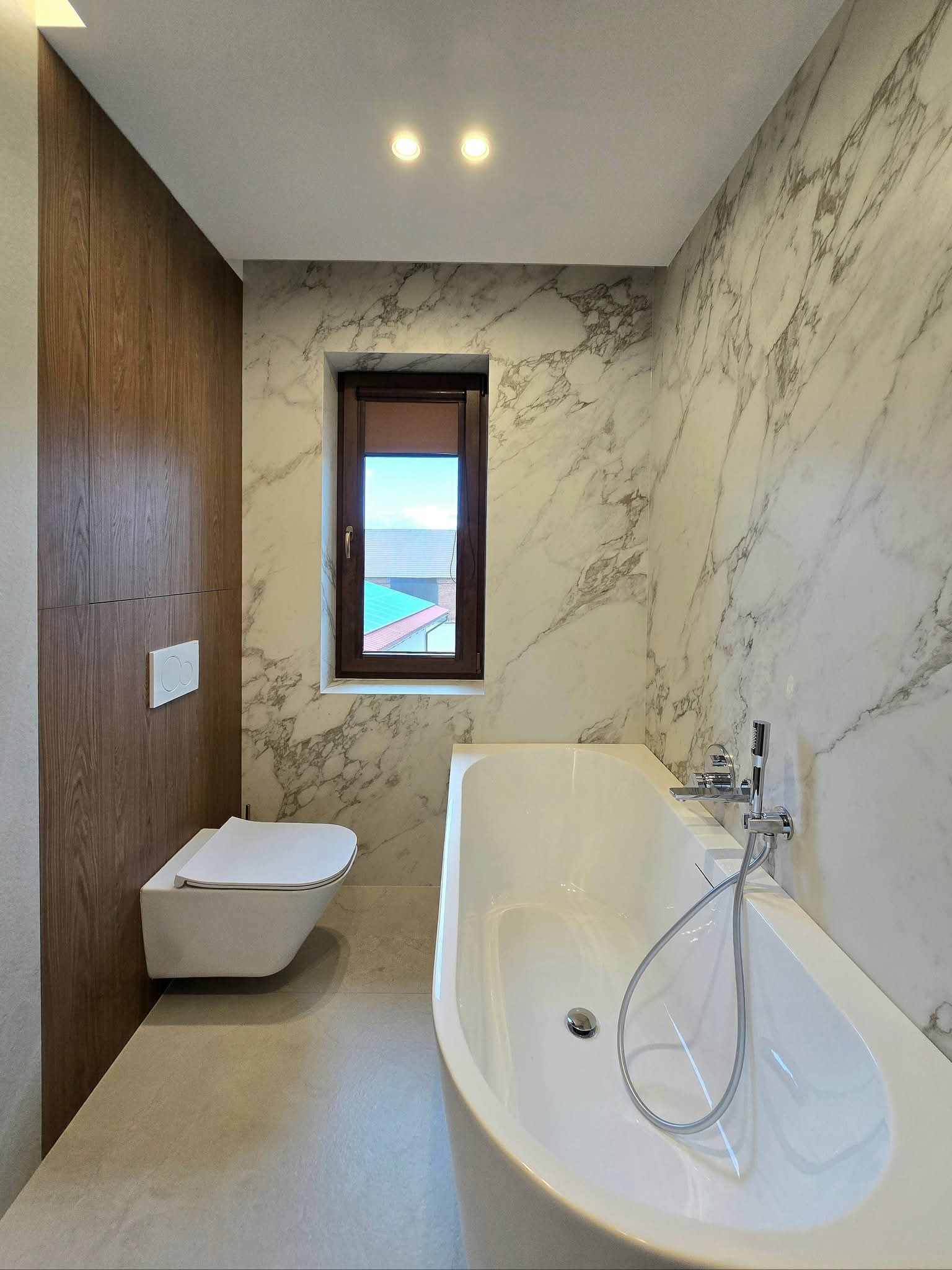 1000059680 łazienka z dużą wanną