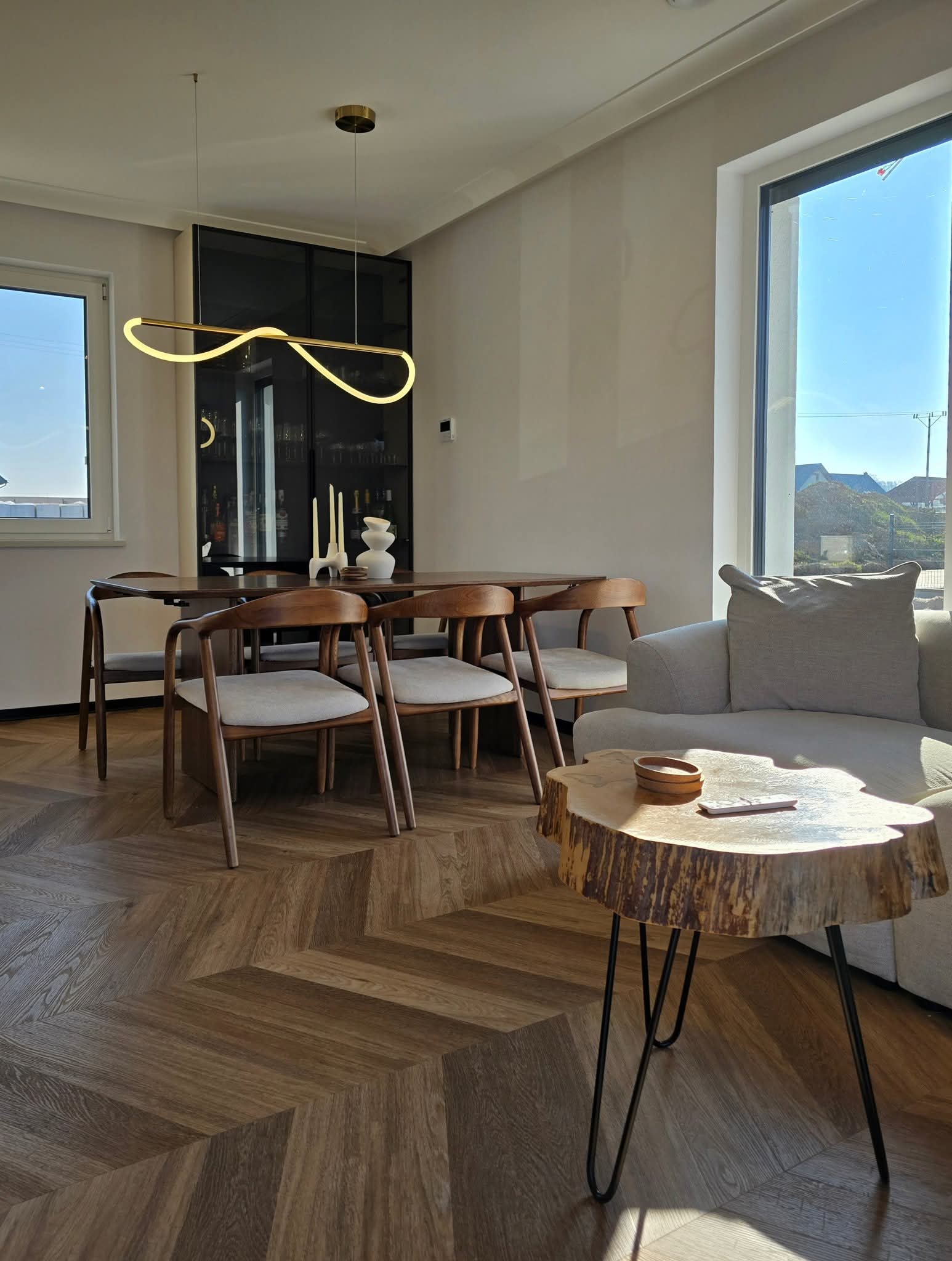 1000059687 jadalnia z kanapą salonu i stołem