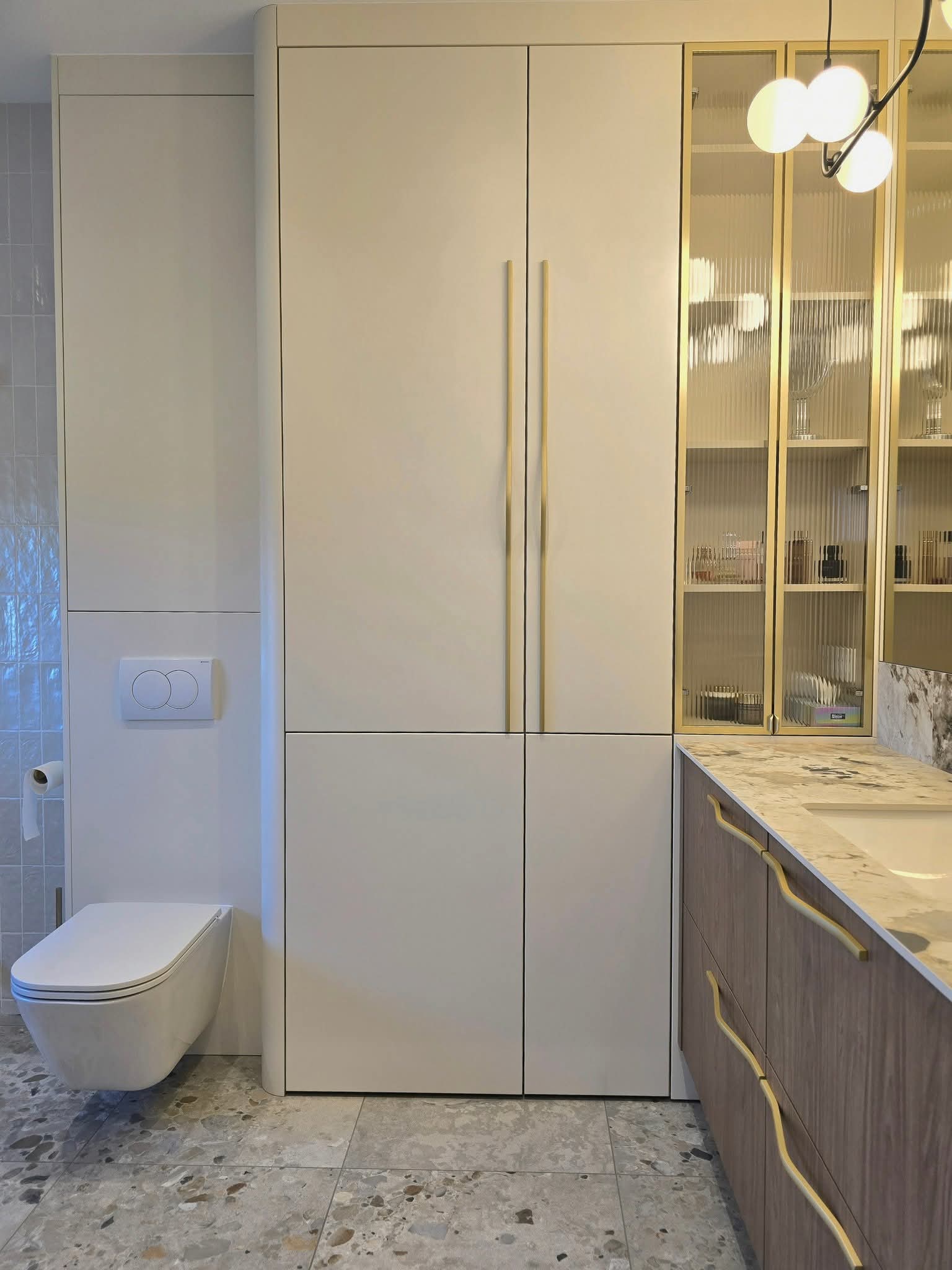 1000059693 łazienka z szafką